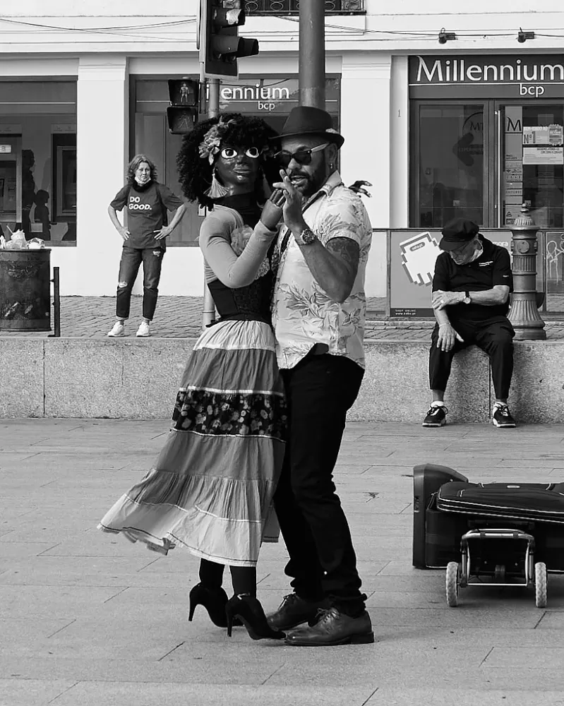 BAILANDO EN LA PLAZA