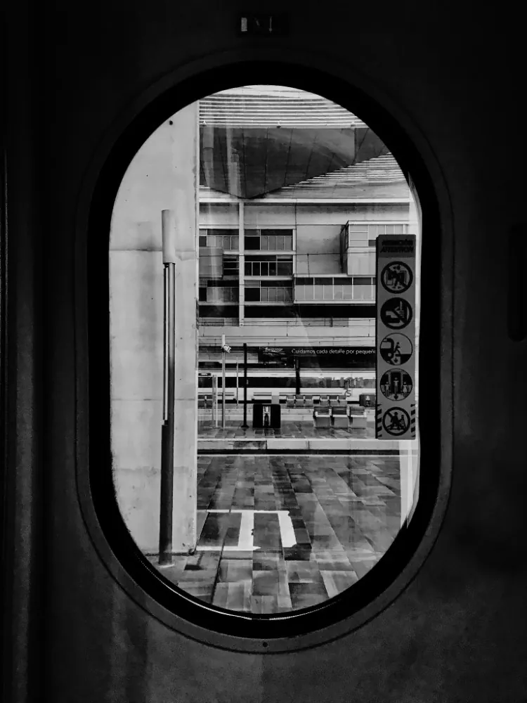 LA PUERTA EN LA QUE VES PASAR